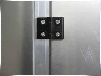 Szczegóły techniczne Drzwi inspekcyjne są wyposażone w regulowane, bezobsługowe zawiasy (regulowane na wysokość i na