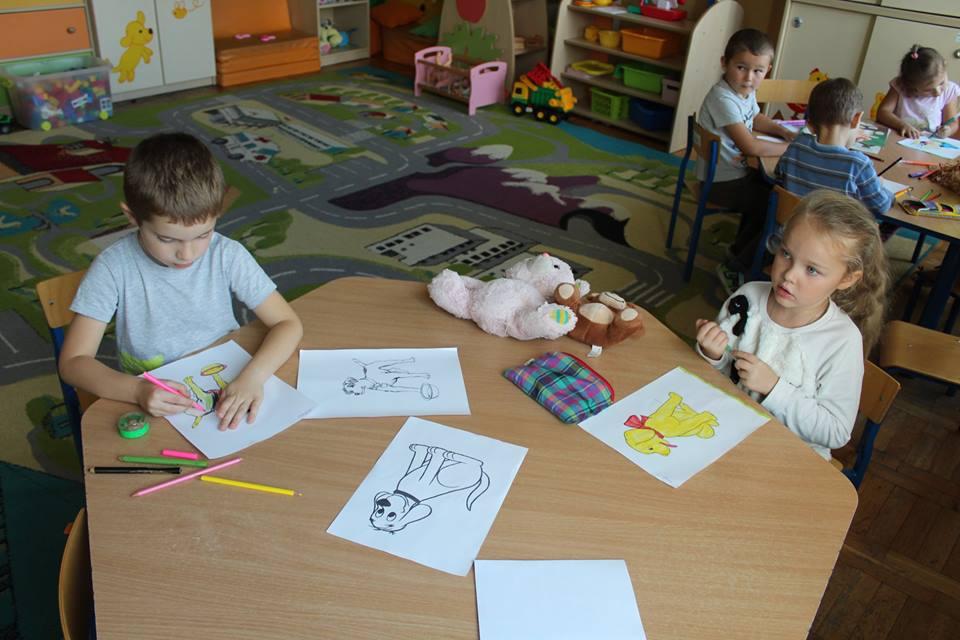 przedszkolnego zajęcia poświęcone psom Celem zajęć było przekazanie idei opieki nad zwierzętami Dzieci wysłuchały wierszy o pieskach, obejrzały bajkę, zapoznały się