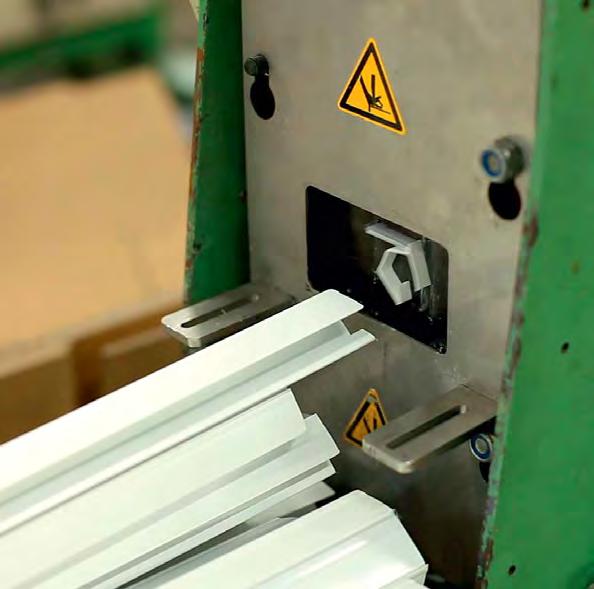 Zakres Ekstruzja Firma VKF Renzel oprócz mono- i koekstruzji oferuje również możliwość produkcji profili techniką trój- i czterowarstwową.