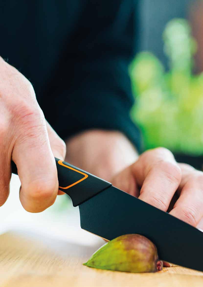 Noże Edge Nowoczesne, eleganckie noże z linii Edge zostały wykonane ze stali pokrytej specjalną, udoskonaloną powłoką zapobiegającą