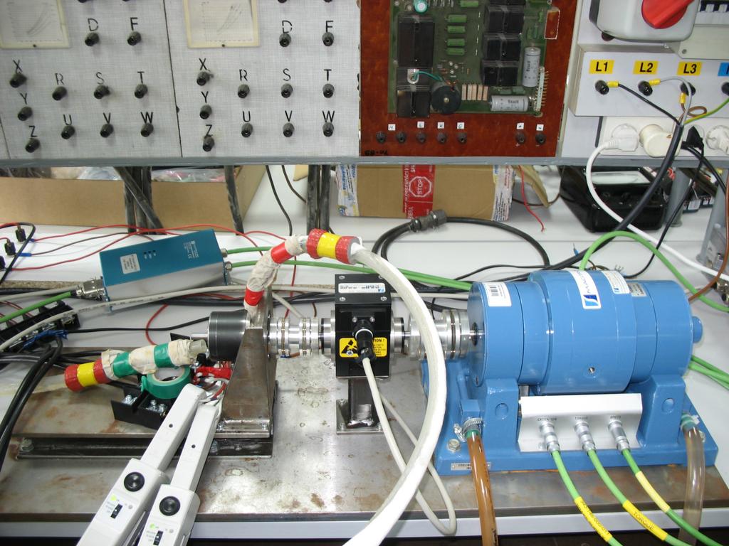 70 Maszyny Elektryczne - Zeszyty Problemowe Nr 1/2015 (105) momentu oraz zmniejszenia sprawności ogólnej napędu. Rys. 10.