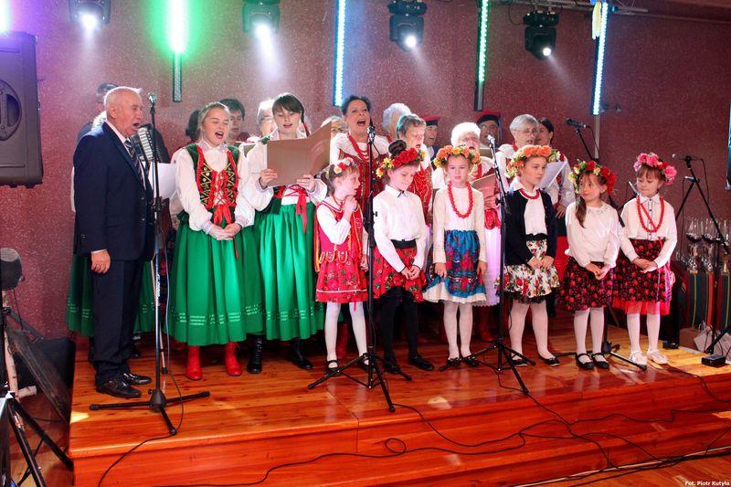 wyzwanie, gdyż poziom prezentacji był bardzo wysoki. Nagrody i dyplomy wręczyli wykonawcom zaproszeni goście, którzy w swoich wystąpieniach wysoko ocenili pomysł na zorganizowanie takiej imprezy.