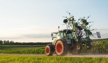 Przetrząsacze Fendt są naprawdę kompaktowe w pozycji transportowej.