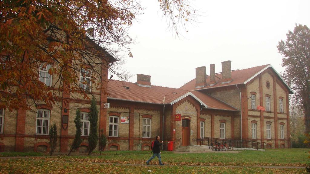 Załącznik nr 2 do umowy Opis przedmiotu zamówienia Nazwa Zamówienia: Wymiana dwóch kotłów olejowych 50kW w UP Aleksandrów Kujawski Adres : ul. Dworcowa 1, 87-700 Aleksandrów Kujawski.
