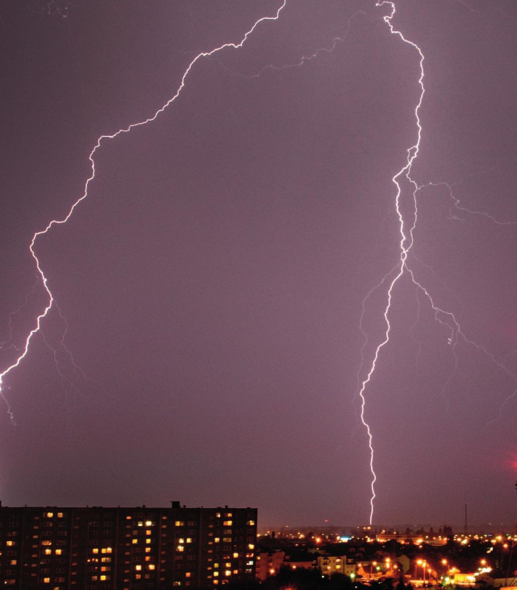 Przepięcia powstające na skutek wyładowań atmosferycznych są przyczyną 25 do 40% wszystkich uszkodzeń urządzeń elektrycznych.