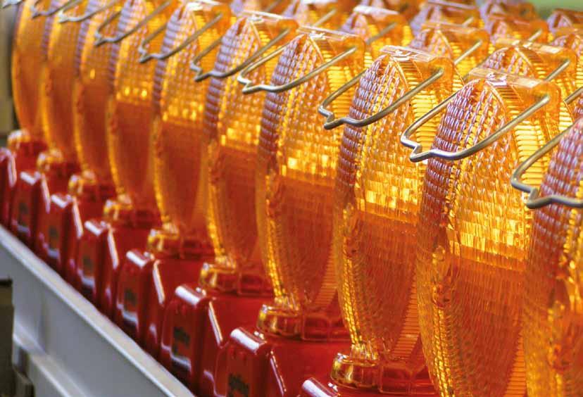 LAMPY ZMIERZCHOWE Wszystkie lampy zmierzchowe horizont zasilane są bateriaami cynkowo-węglowymi, nie wymagają ciągłej konserwacji i charakteryzują się prostą konstrukcją umożliwiającą sprawną wymianę