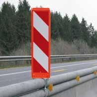 Leitboy III do stalowych barier Mini-Guard Tablica wykonana z odpornego na uderzenia tworzywa Rant chroniący folię Jednostronnie lub dwustronnie wyklejona folią odblaskową II generacji Z uchwytem lub