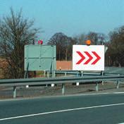 Energia błysku: 7,5 J Zużycie energii (12 V) w A: dzień noc dla pojedynczej lampy 1,25 0,75 Lampa halogenowa: Częstotliwość błysków: