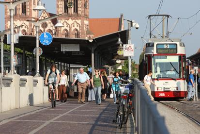 Definicja Plan Zrównoważonej Mobilności Miejskiej (PZMM/SUMP) Jest planem strategicznym odpowiadającym na potrzeby mobilności w miastach dla