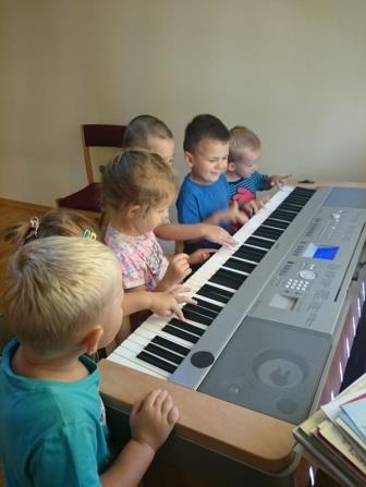 Zapoznaliśmy się naszymi znaczkami w szatni, na szufladkach.