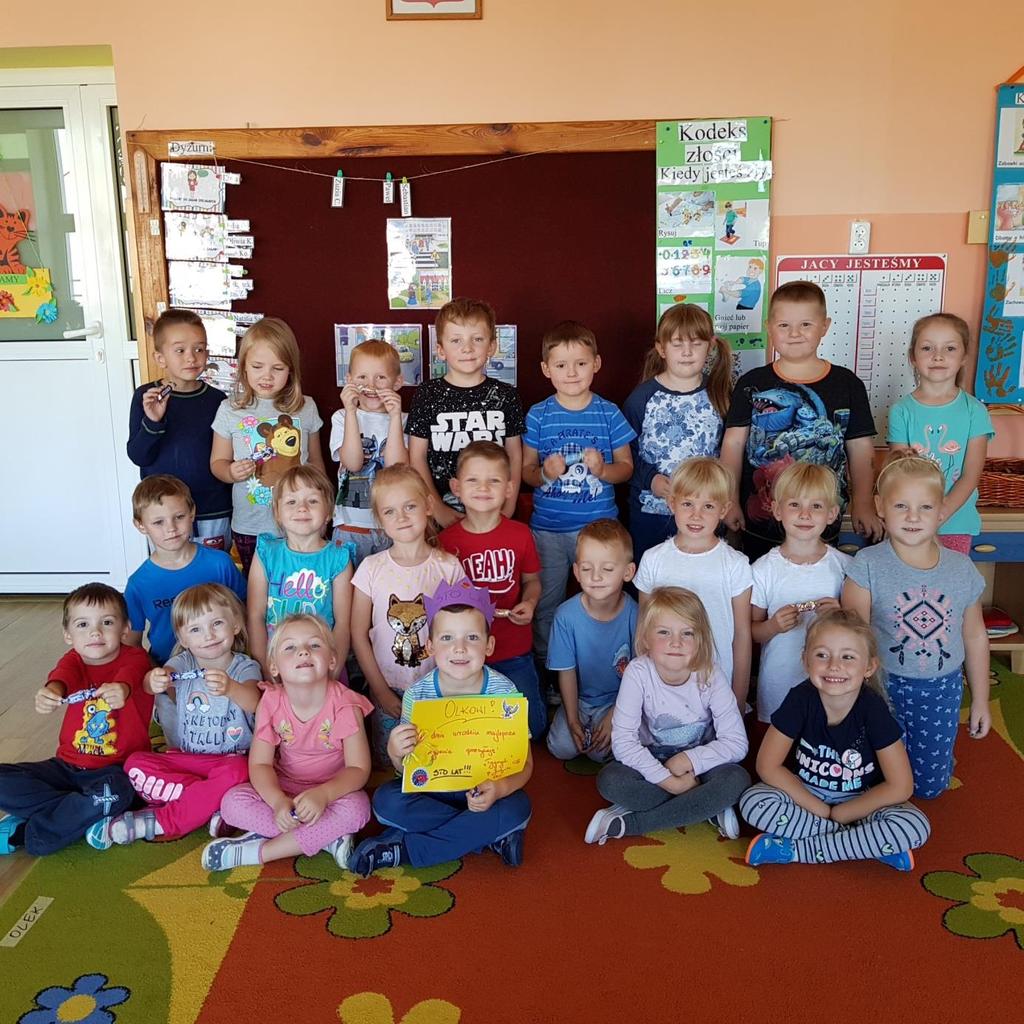 Brały udział w imprezie przedszkolnej z okazji,,dnia Przedszkolaka.
