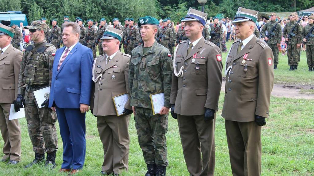 Regionalne Obchody Święta Wojska Polskiego w Garnizonie Suwałki w 2018 roku miały szczególny wymiar. Odbyły się one 15.08.2018 roku na błoniach Pokamedulskiego Klasztoru w Wigrach.