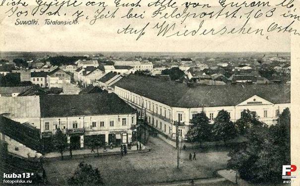 rocznik księgi informacyjno adresowej pt. Państwo Polskie. Rozdział I Oficjalny zawiera zapis dotyczący Powiatowej Komendy Uzupełnień Suwałki.