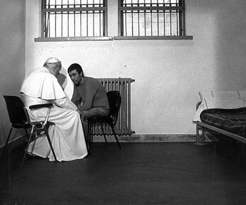Przebaczenie było jednym z filarów programu dla Kościoła i świata podczas pontyfikatu Jana Pawła Wielkiego (1978-2005). W encyklice Dives in misericordia z 1980 r.