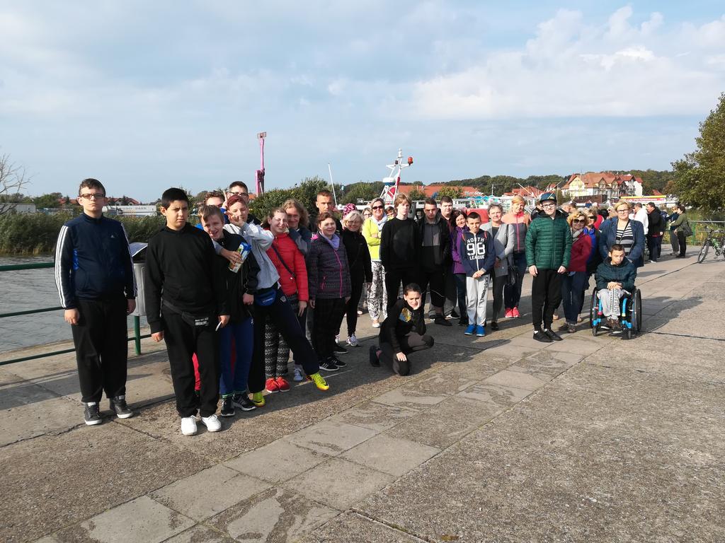 Z ŻYCIA SZKOŁY 15 września 2017 odbyła się akcja Sprzątanie Gdyni 2017. W związku z tym w szkolnej stołówce zostały przeprowadzone warsztaty Śmieci mniej Ziemi lżej.