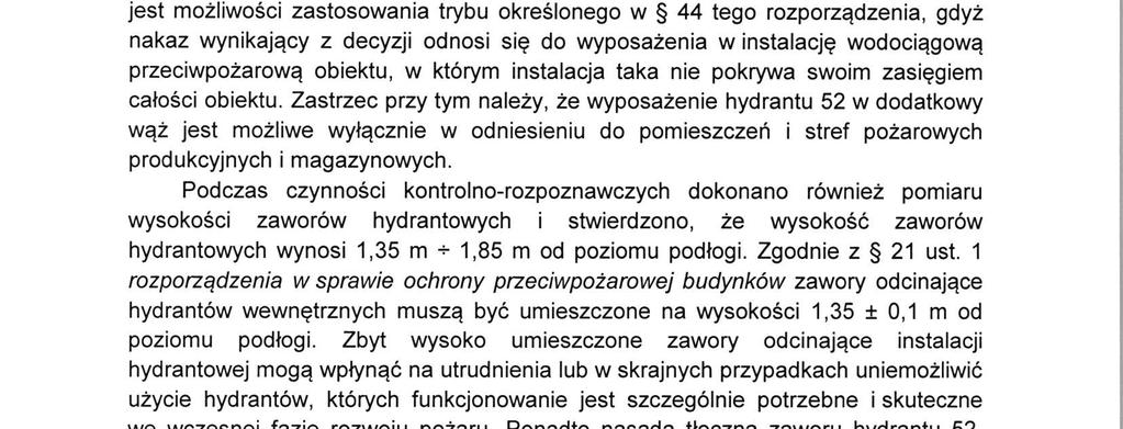 zawierajace pomieszczeﬁ przeznaczonych do jednoczesnego przebyvvania ponad 50 osob niebedacych ich staiymi uzytkownikami, jak réwniez nieprzeznaczone przede wszystkim do uzytku udzi 0 ograniczonej