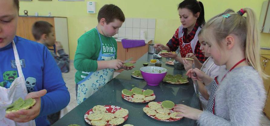 Natomiast w styczniu z okazji święta Babci i Dziadka do naszej akcji dołączyli dziadkowie naszych byłych przedszkolaków, które już są pierwszakami.