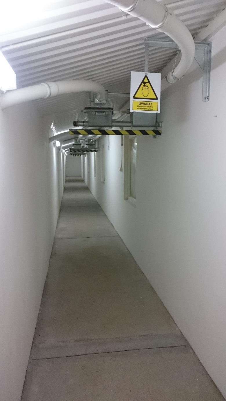 Drobiowe budynki doświadczalne nie posiadają odseparowanego korytarza obserwacyjnego niemniej budynki trzodowe takowe mają.