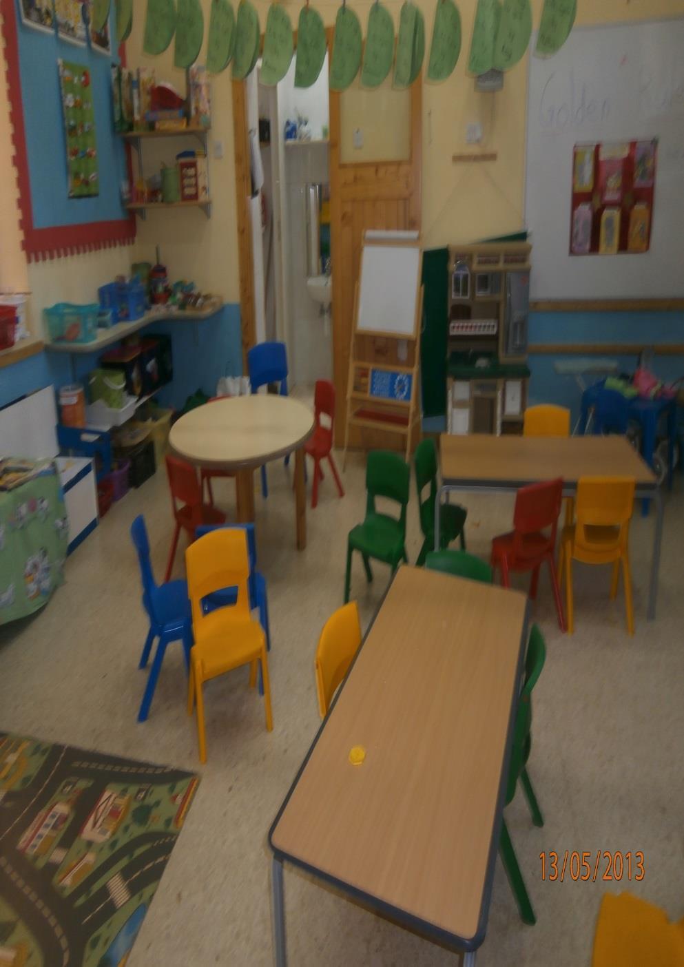 Edukacja przedszkolna Na poziomie tym kształcą się dzieci w wieku 3 i 4 lat. Kształcenie prowadzi się w placówkach przedszkolnych, które funkcjonują przy szkołach podstawowych.