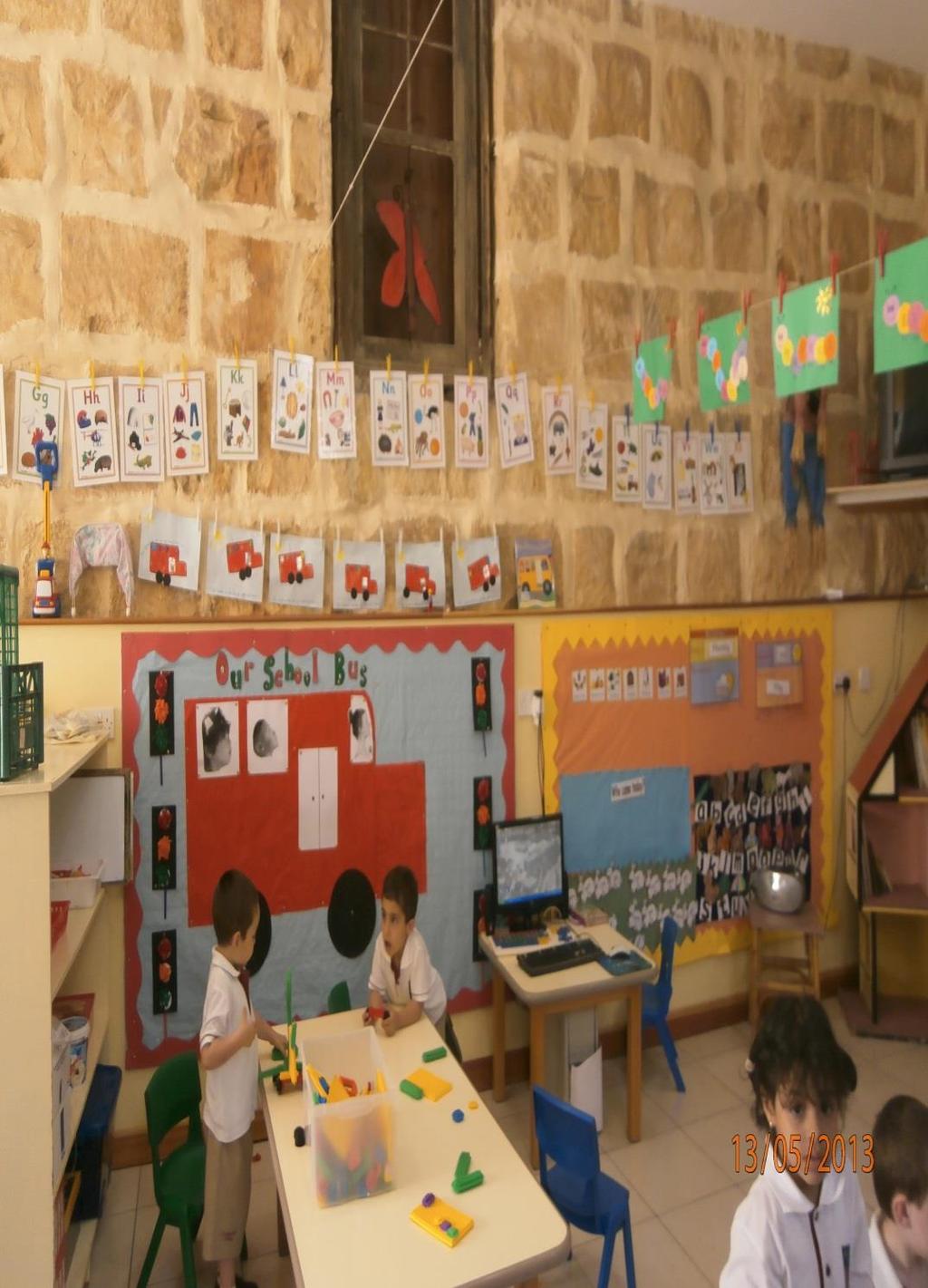 W szkole podstawowej i w pierwszych dwóch latach szkoły średniej klasy mogą liczyć maksymalnie 30 uczniów, a w ostatnich trzech klasach szkoły średniej liczbę uczniów zmniejsza się do 25.