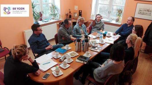 Dokładniej, uczestnicy przygotowali i przedstawili listę narzędzi i potencjalnych strategii, które można zastosować w dziedzinie mobilności, rozwoju i tożsamości. 23.03.