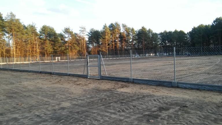 poprawę infrastruktury sportowej. Została opracowana dokumentacja projektowa, przeprowadzono wycinkę kolidujących z boiskiem drzew.