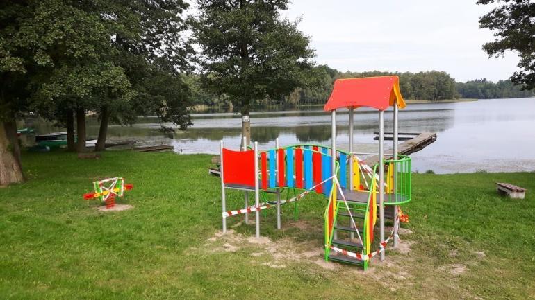 Budowa placów zabaw i siłowni Nowe place zabaw i siłownie zewnętrzne Wykonano 5 placów zabaw i 5 siłowni zewnętrznych w Gminie Borne Sulinowo. Projekt pn.