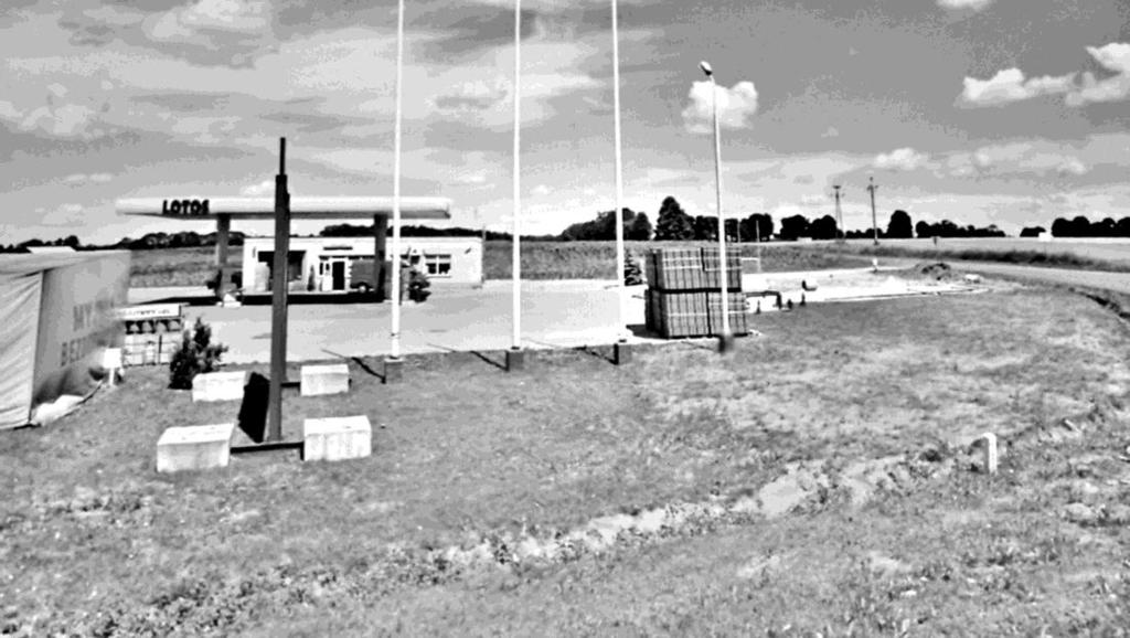 Jadwiga Wieczorkowska Fot. 7. Skrzyżowanie dróg w Bielawach (stan obecny) Crossroads in Bielawy as it is today LITERATURA Dylik J.