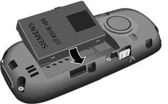 Pierwsze kroki Pierwsze użycie słuchawki Wkładanie akumulatorów Wyświetlacz jest zabezpieczony za pomocą folii ochronnej. Folię ochronną należy zdjąć! Uwaga!