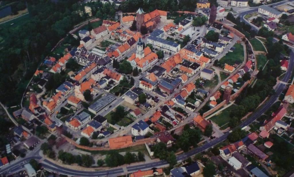 Zamawiający: GMINA BYCZYNA Rynek 1 46-220 Byczyna NIP 7511750102 Studium naukowo - badawcze Temat: BADANIA GEORADAROWE (GPR) STRUKTURY GRUNTÓW POD POSADZKĄ KOŚCIOŁA