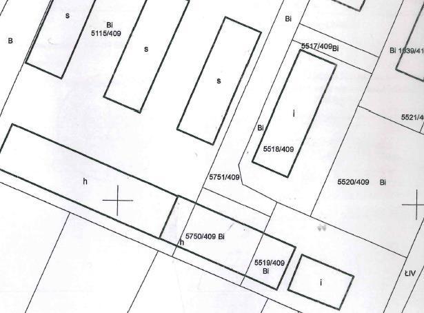 2 Z uwagi na fakt, że część budynku Hali magazynowej nr 2 znajduje się na trzech działkach objętych odrębnymi Księgami Wieczystymi (działki o nr 5115/409, 5750/409 i 5519/409), dla potrzeb dalszych