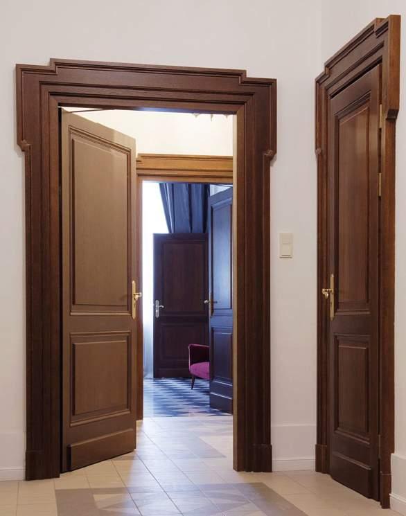 WYKOŃCZENIA I GZYMSY Wybrane przez Państwa drzwi, nawet proste w formie, przez dobór odpowiednich elementów ozdobnych zyskają klasyczny styl i