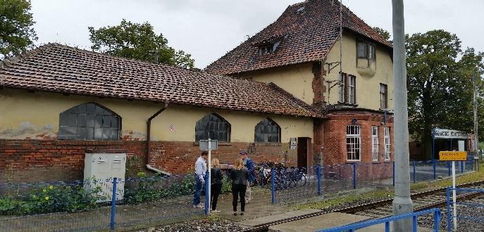 Poniżej, na zdjęciach, przedstawiono wybrane fragmenty obszaru rewitalizacji (OR). Fot.