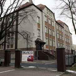 Uczestnicy spotykać się będą w czterech grupach w godz. 9.30-13.30 oraz 13.30-17.30. A wśród zaplanowanych zajęć znajdą się: gry zespołowe piłka nożna, gry planszowe, projekcja filmów oraz zajęcia na siłowni.