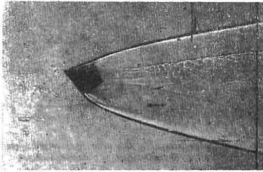 LABORATORYJNE METODY POMIARU POCHODNYCH AERODYNAMICZNYCH 187 Współ czynnik oporu modelu C x może być okreś lony w oparciu o przybliż one równanie ruchu modelu wzglę dem toru prób w kierunku poziomym