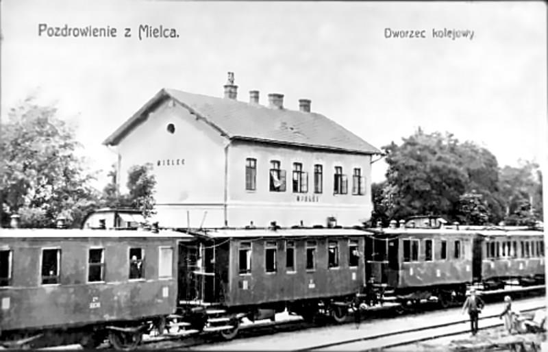 Dworzec kolejowy w w Mielcu.