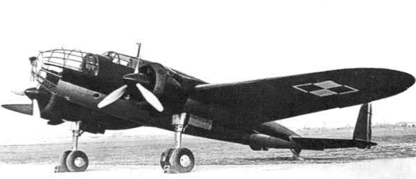 Prowadzono w nich produkcję części, montaż oraz remonty takich samolotów i bombowców jak m. in. He 111, He 177 Greif, He 219, czy Junkers Ju 52. Do 1944 roku pracowało w nich ok. 5500 osób.
