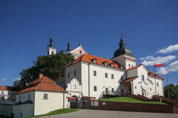 klasztoru znajdują się apartamenty papieskie, w których przebywał Jan Paweł II w 1999 roku. Zwiedzimy cały kompleks.