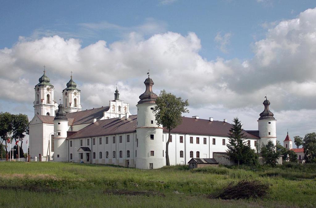 również żydowskie miasto. Leży tuż przy granicy z Litwą stąd spora część ludności to właśnie Litwini. Dlatego jest tutaj nawet szkoła podstawowa i gimnazjum, gdzie naucza się języka litewskiego.