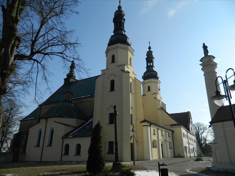 Dziennik Urzędowy Województwa Łódzkiego 46 Poz. 2362 - Kościół p.w. Wniebowzięcia NMP, który powstał na miejscu drewnianego, erygowanego w 1467 r.
