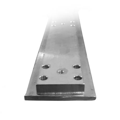 3 A5 Stiffener bar for flex rail Aluminiowa belka usztywniająca o wymiarach 40 x 10 mm jest połączona śrubami z szyną elastyczną w celu jej usztywnienia, jeżeli nie jest zamontowana na zakrzywionej