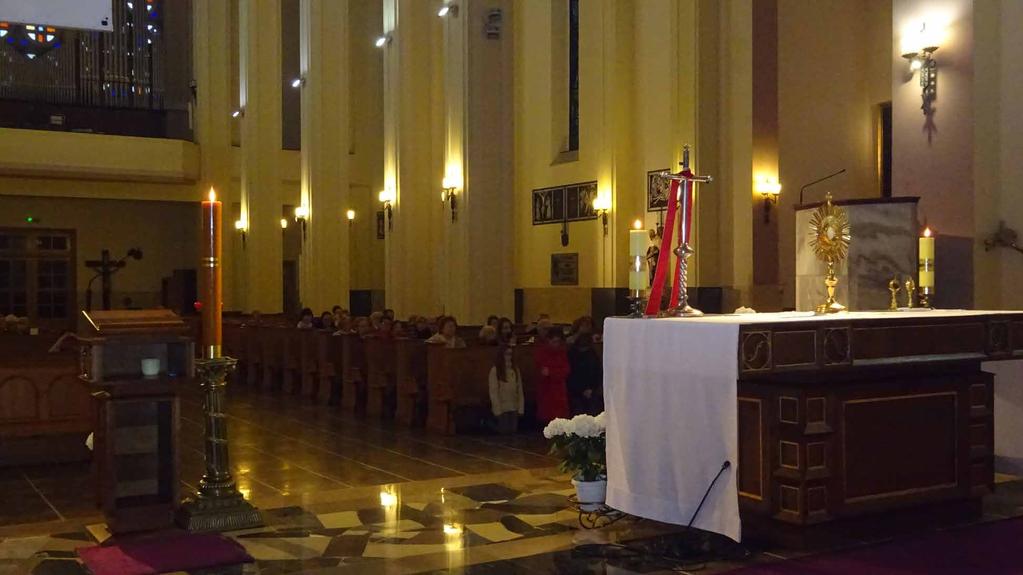 Edmunda przygotowały stoisko z ciekawymi publikacjami. 4. Jubileusz 100. lecia objawień Matki Bożej w Fatimie był okazją do reaktywacji w naszej parafii nabożeństwa pierwszych sobót miesiąca.