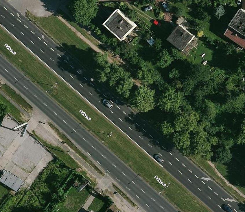 Koncepcja wybudowania buspasa na DK7, pomiędzy Łomiankami a Warszawą, w ciągu ulic: Kolejowej i Pułkowej 11 Rys. 3.4 Odcinek Muzealna Farysa/wjazd do stacji benzynowej [źródło: www.mapa.um.warszawa.