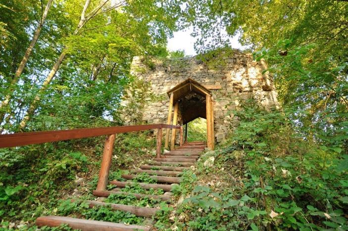 Ogród Biblijny w Myczkowcach zajmuje powierzchnię 80 arów, jako wąski pas ziemi o długości 230 m.