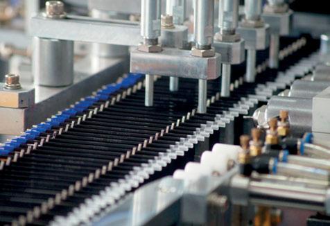 osiadamy obecnie 26 automatycznych wtryskarek, 2 w pełni Pzautomatyzowane linie produkcyjne, 4 linie służące do napełniania wkładów oraz maszyny do foliowania, etykietowania i tampondruku.