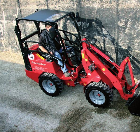 Ładowarka SCHÄFFER 2028 i 2030: Zestaw kompaktowy ze sterowaniem hydraulicznym Nie istnieje żadna inna ładowarka w tej klasie, która mogłaby konkurować pod względem mocy i szybkości z urządzeniami