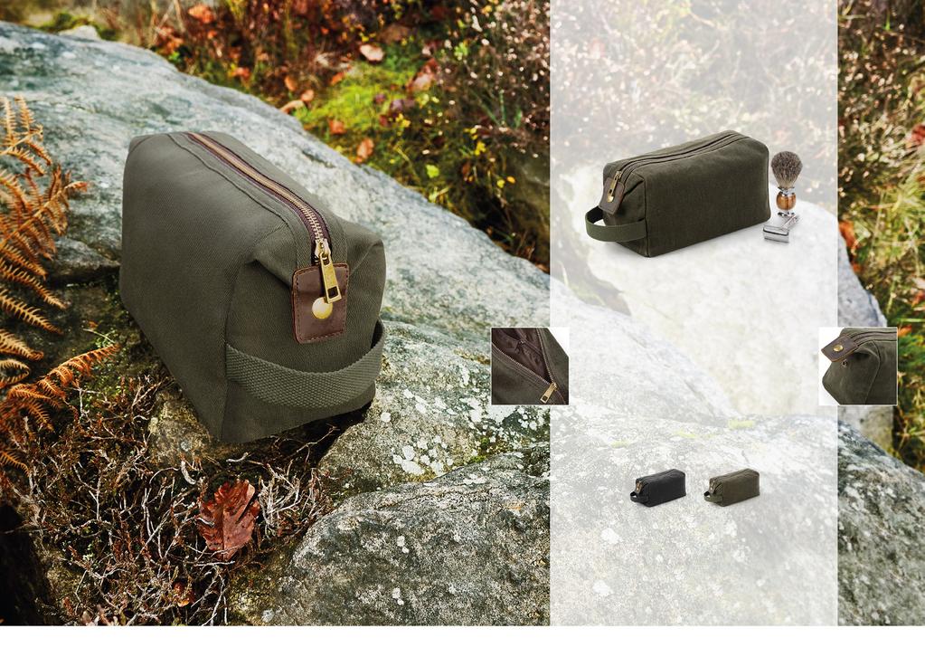 QD651 KOSMETYCZKA Z WOSKOWANEJ BAWEŁNY HERITAGE Grube płótno wykonane w 100% z bawełny woskowanej Odczepiana metka TearAway ułatwiająca przemetkowanie Elementy z prawdziwej skóry Bardzo długi zamek