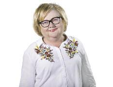 Jest żo na ty, ma czwo ro do ro - słych dzie ci. Jest ab sol wen tem Tech ni kum Me cha nicz ne go w Płoc ku oraz Stu diów z Za kre su Za rzą dza nia i Mar ke tin gu.