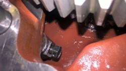 .pl https://www..pl w jednym korpusie zalanym olejem. Jest on także wykorzystywany przez podnośnik hydrauliczny. Pompa hydrauliczna zasysa go z dna skrzyni biegów i wykorzystuje do TUZ-a.