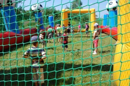 jest to atrakcja dla ludzi o mocnych nerwach polegająca na skoku na gigantycznej